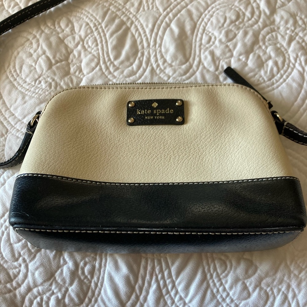 Kate Spade purse - Picture 2 of 7